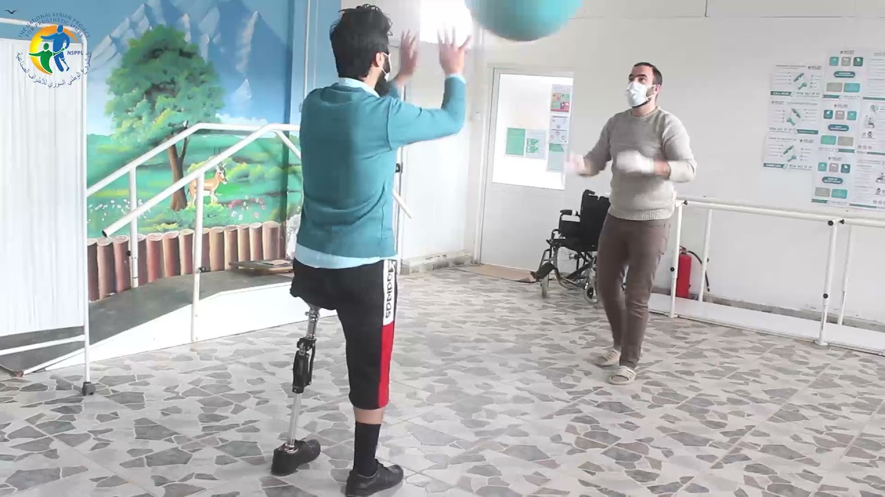 تدريب على طرف صناعي فوق الركبة-فريق العلاج الفيزيائي- NSPPL - قصص النجاح- المشروع الوطني السوري