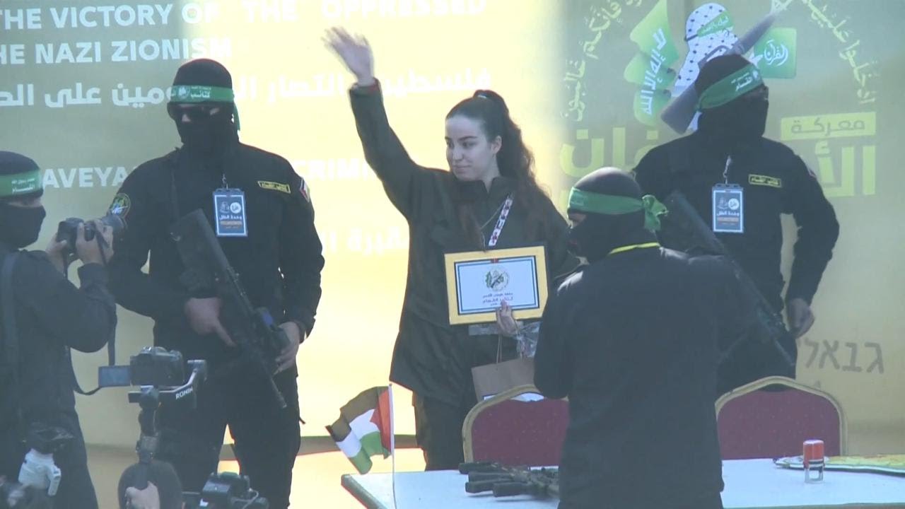 Medio Oriente: Hamas consegna la soldatessa Agam Berger alla Croce Rossa