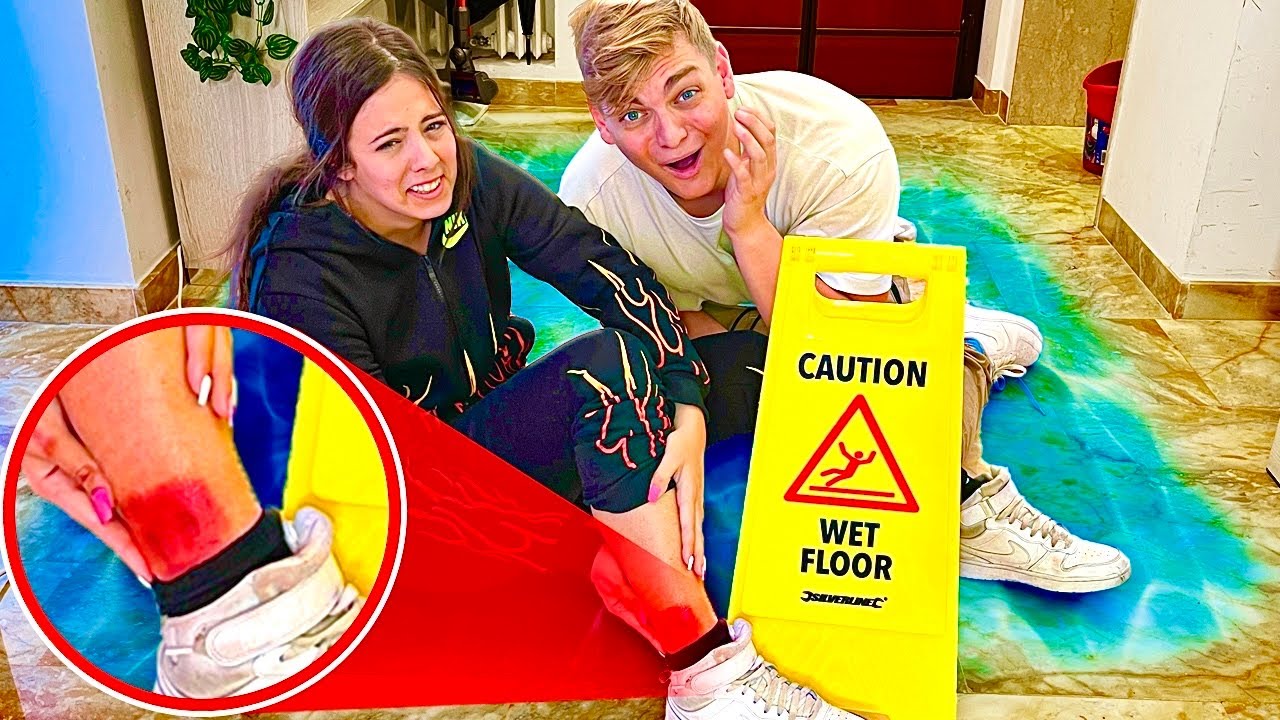 LA COINQUILINA &Egrave; SCIVOLATA E SI &Egrave; ROTTA LA CAVIGLIA.. Robbi e Dani la portano al Pronto Soccorso ⛑️