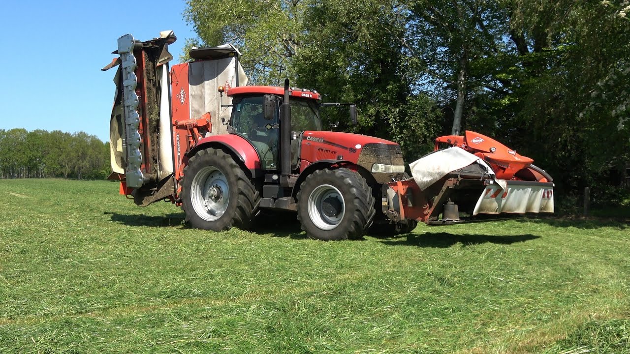 Gras maaien met Case IH Puma 195 CVX en Kuhn triple maaier (2022)