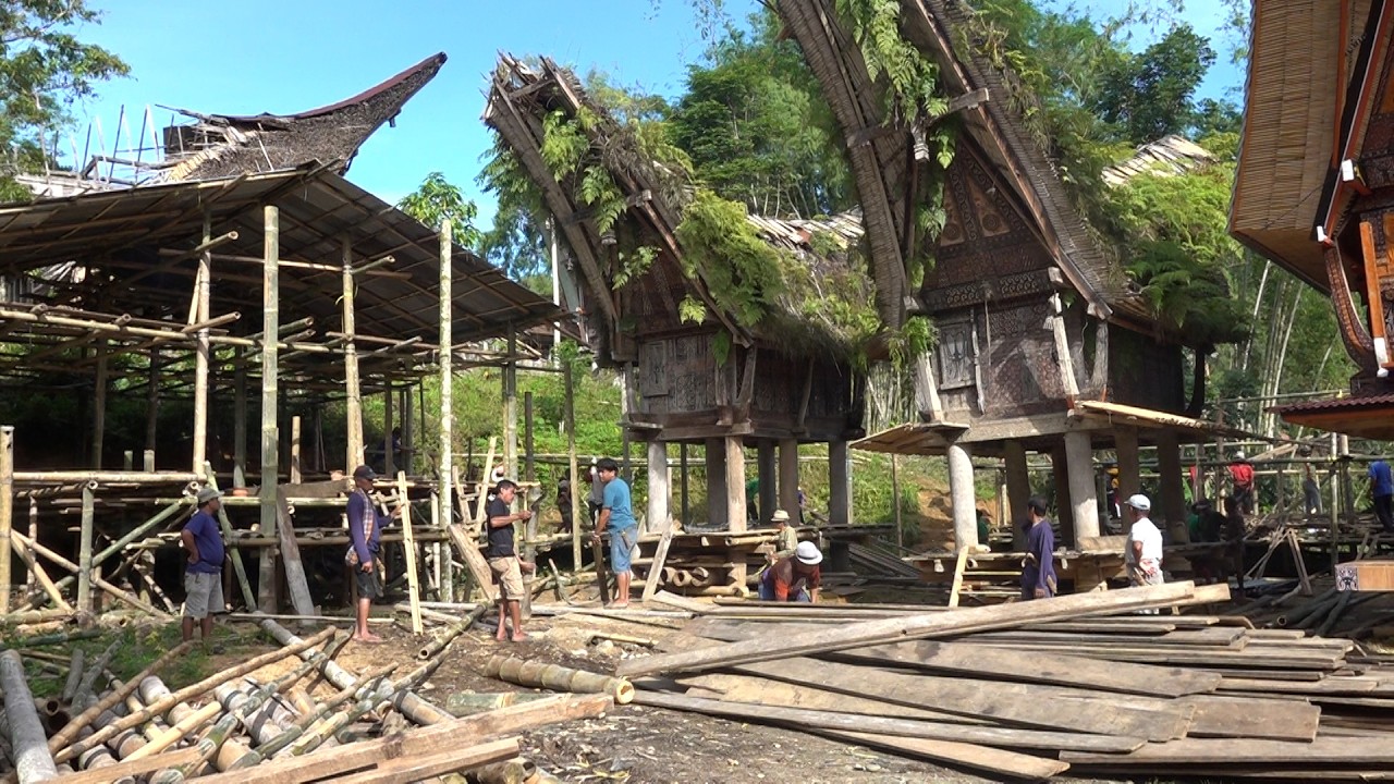 Part 1 Rambu solo Pemakaman almh Lusia Renden ( nenek Arlen ) di Batetang Bebo Sangalla