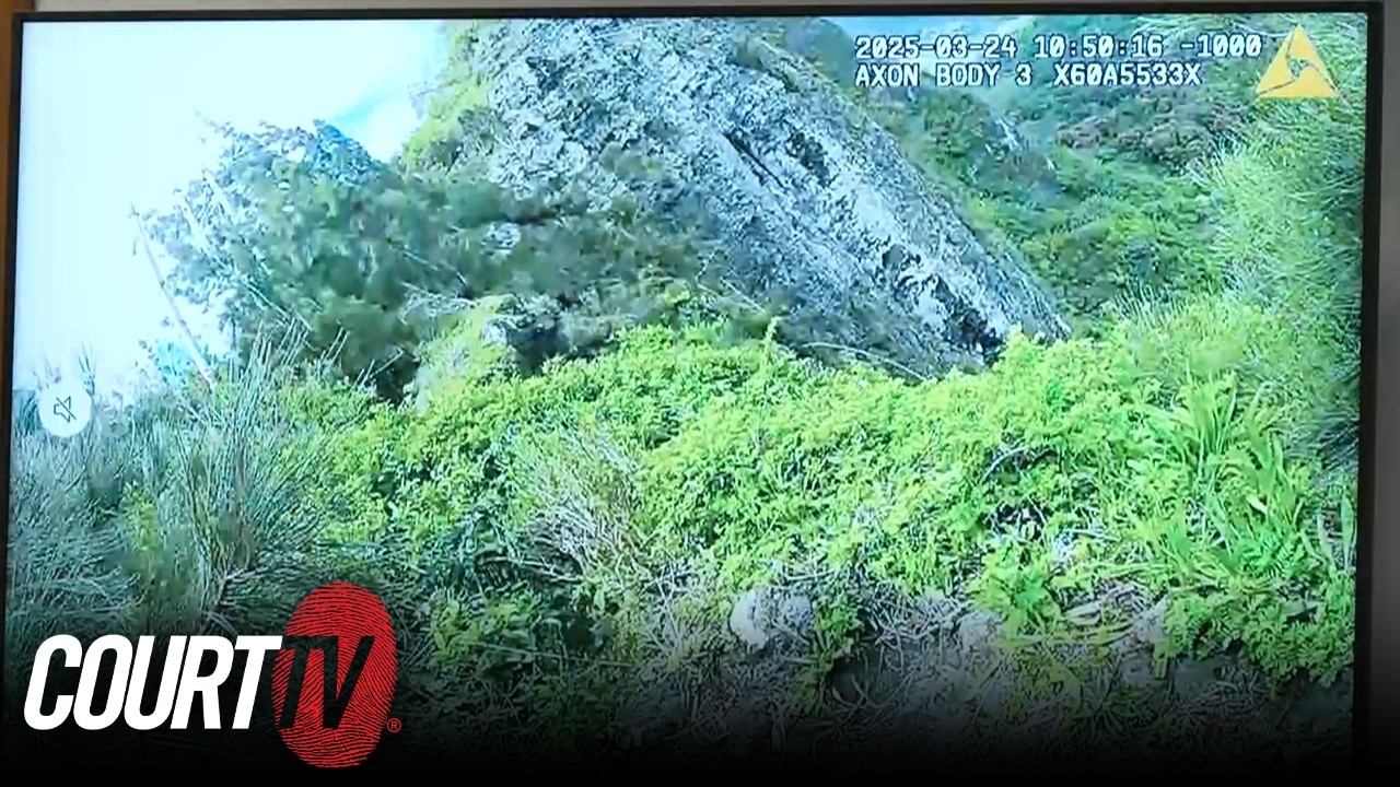 Видео с нательной камеры показывает обрыв, где, предположительно, произошло нападение на жену.