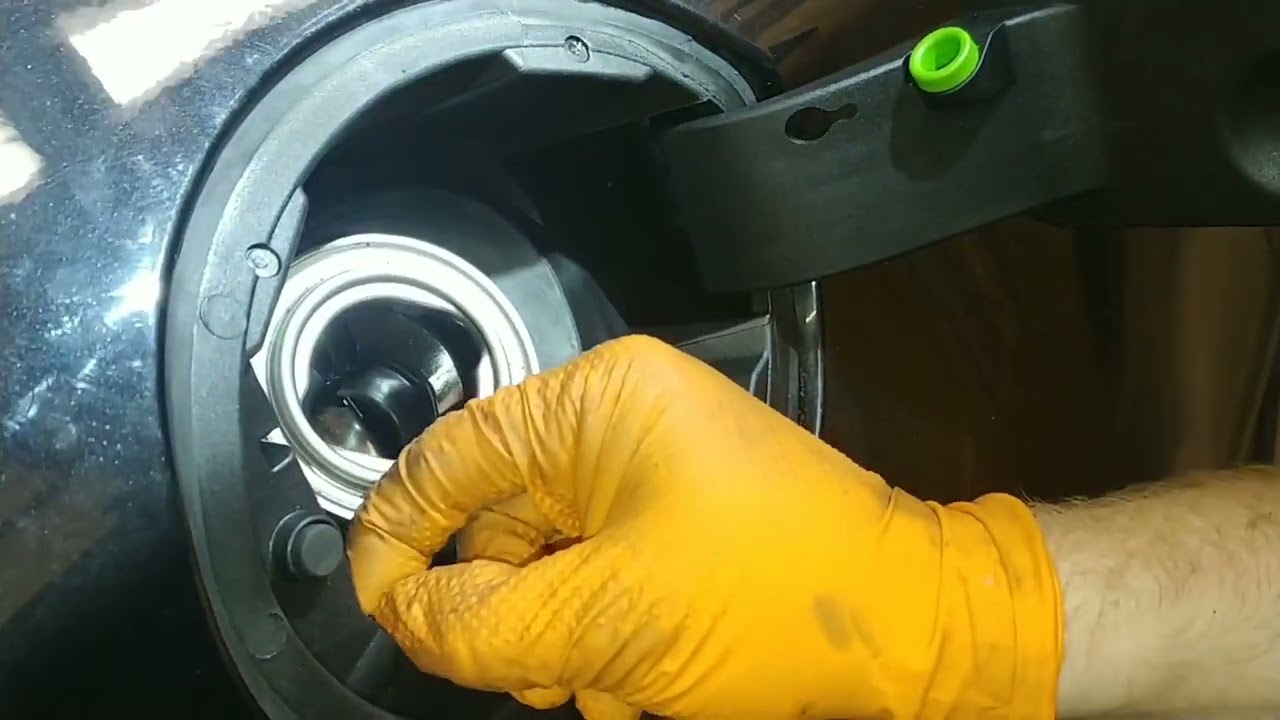 Tankklappe BMW 1er E81, E87, E8x wechseln, tauschen. Tankklappe defekt