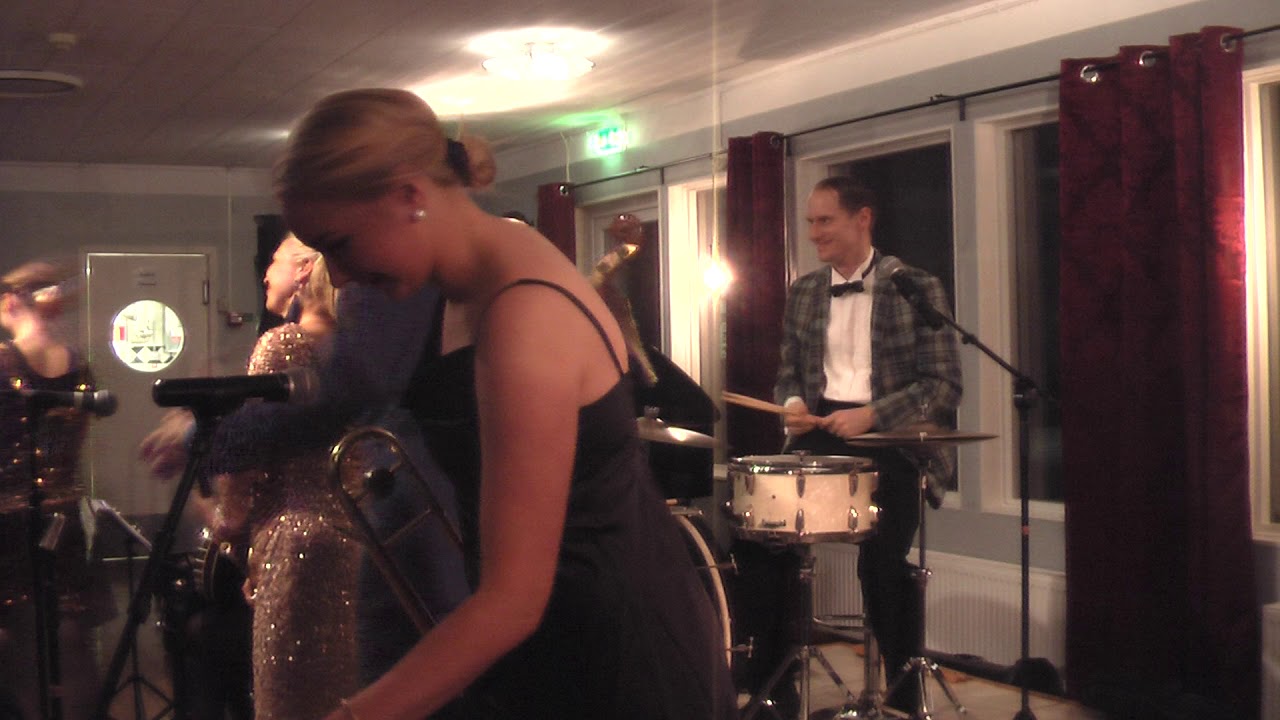10 - All of me/La Vie en Rose - Carling Family Big Band