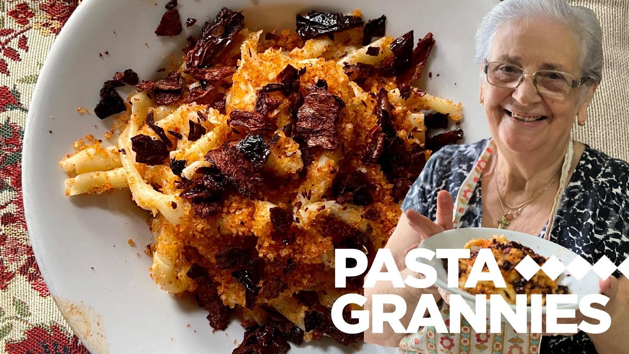 Discover Teresa's crunchy breadcrumb and pepper pasta from Basilicata! | Pasta Grannies
