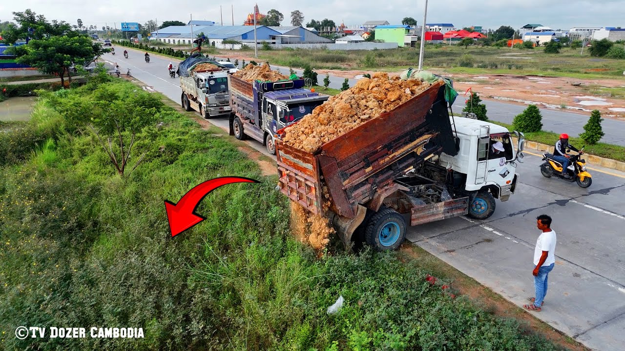 Wonderful!! STARTING a NEW Project FIRST Dump trucks to Bury In Pond With D20p DOZER Komatsu Pushing