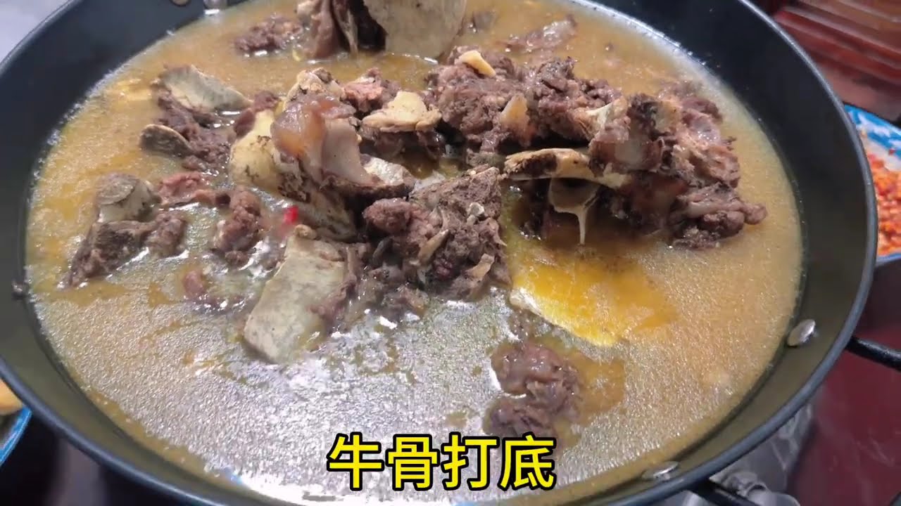 天冷了又到了吃火锅的时候了，一个牛骨火锅给孩子们安排上！ #抖音记录农村生活 #原生态乡村生活 #新农人计划 #支持三农扶持三农发展 #惬意的农村生活