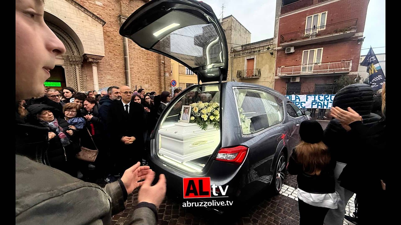 San Salvo. Commozione, palloncini e la musica di Achille Lauro per l'addio a Giuseppe Panichelli