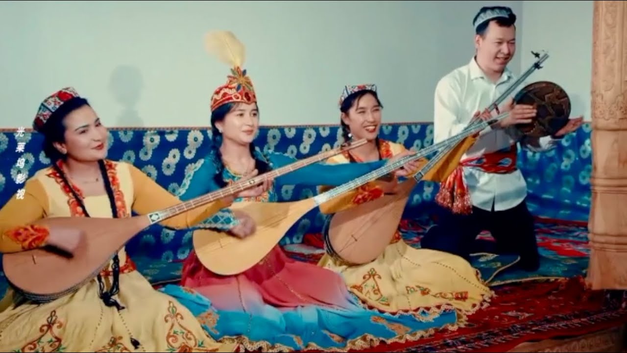 Uyghur folk song - Aywan Meshrep (English Subtitles)