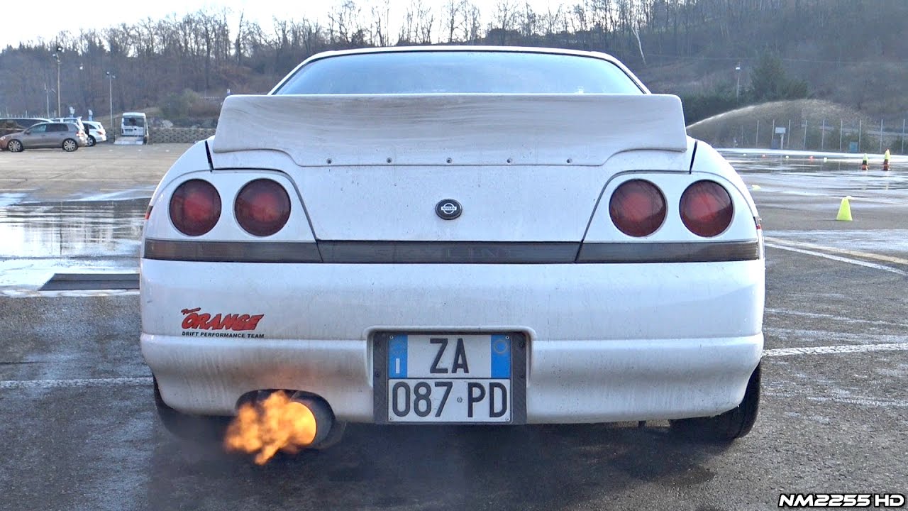 Nissan Skyline R33 GTS-T Exhaust Flames & Drifting!