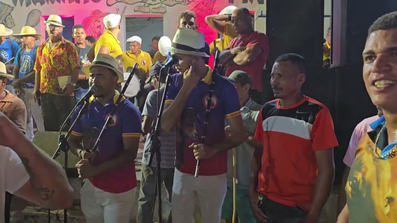 chegada do maracatu carneiro manso de Glória do Goitá sambada mestre Guilherme x mestre Canarinho