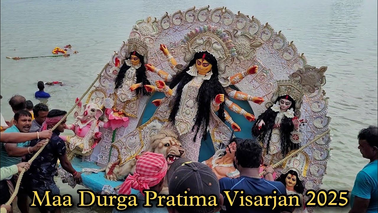 Durga Pratima Visarjan 2025 | Kolkata Babughat | Maa Durga Pratima Niranjan 2025