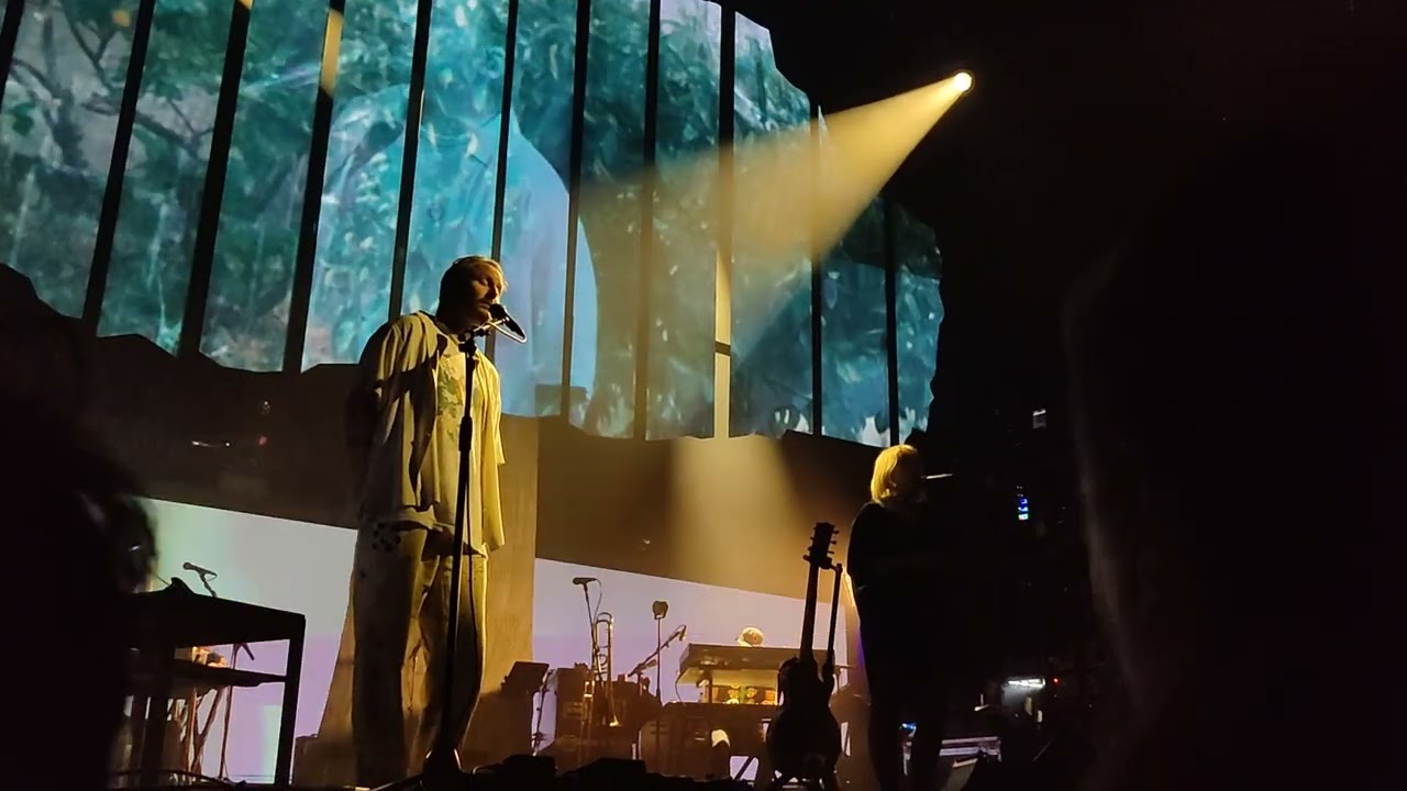 Ben Howard ft Bess Atwell - Days of Lantana // Live at 013 Tilburg 10th of November 2024