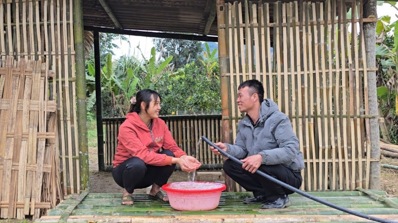 A single mother receives attention from an engineer. Is his affection genuine or feigned?