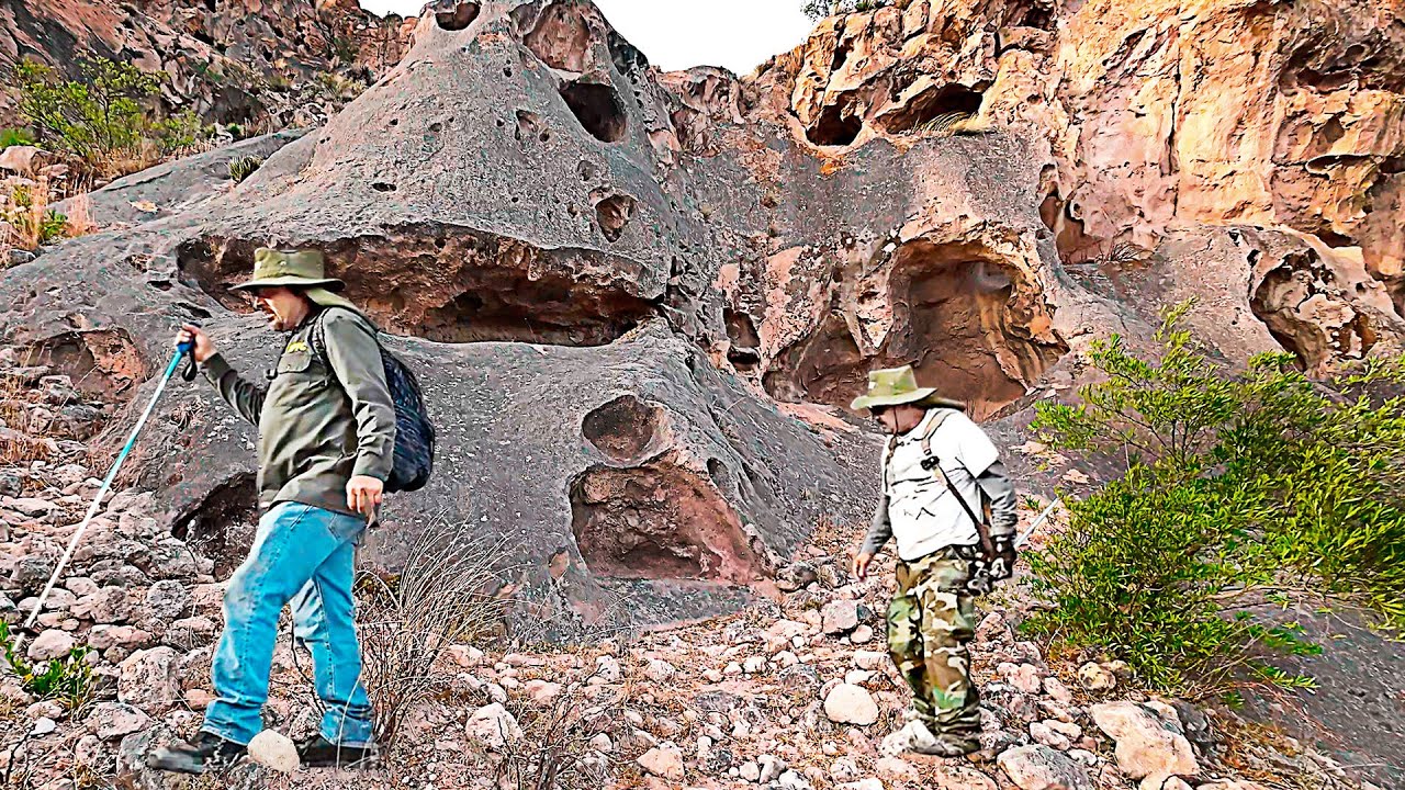 AQUI VIVIO GENTE ,  cuevas que parecen de otro planeta