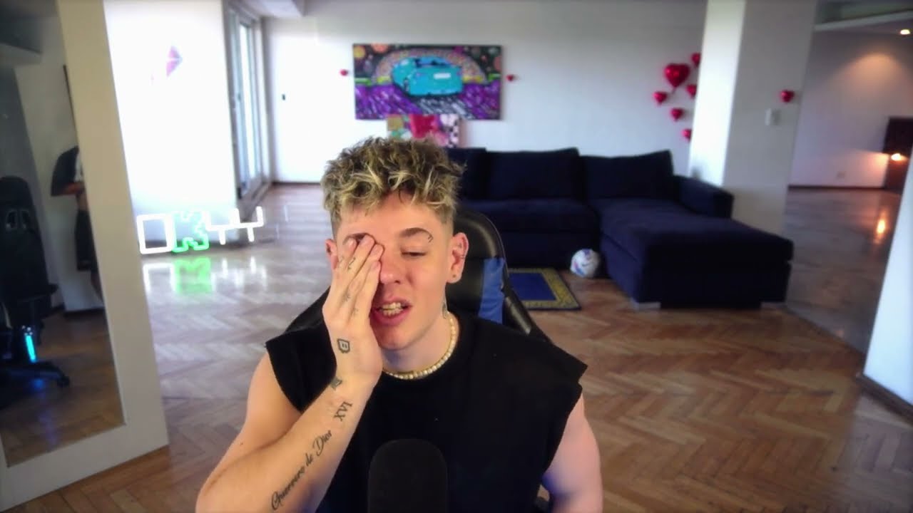 A OKY SE LE PARALIZO LA MITAD DEL ROSTRO