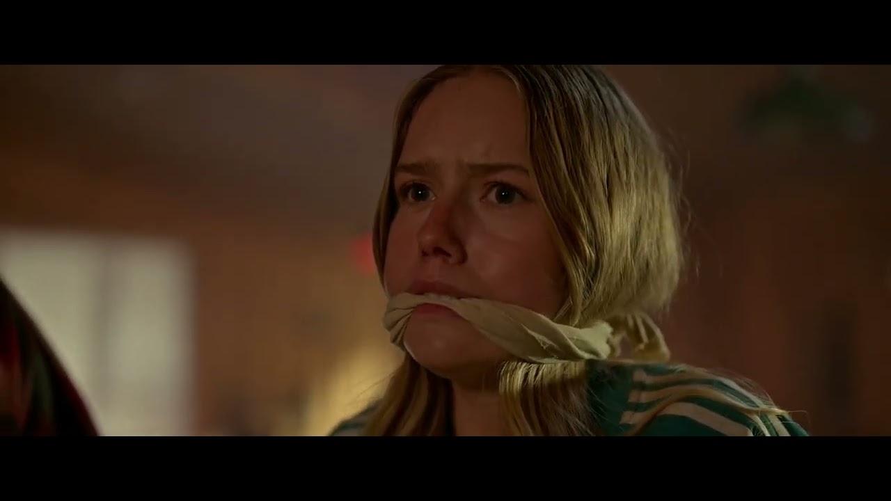 Damsel - Am&eacute;lie Hoeferle - cleave gagged in One mile: Chapter one.