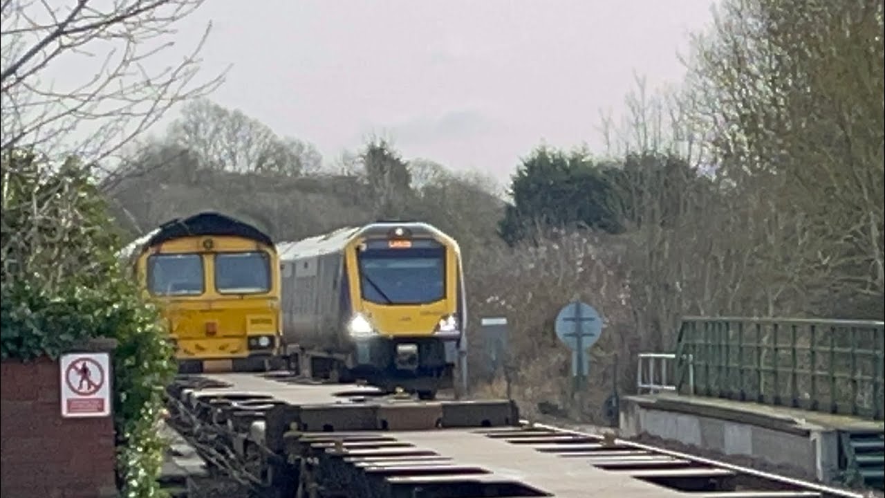 Steady approach for 66749 and a crossover with 195023 Lea Road 17/2/2026