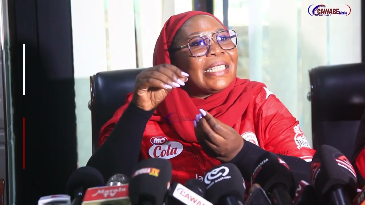 EHEEEE KIMENUKA TENA WAZEE WA SIMBA WAMKINGIA KIFUA MO DEWIJI