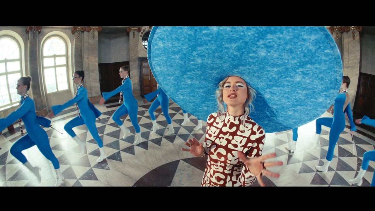 Karolinna  - Still got love