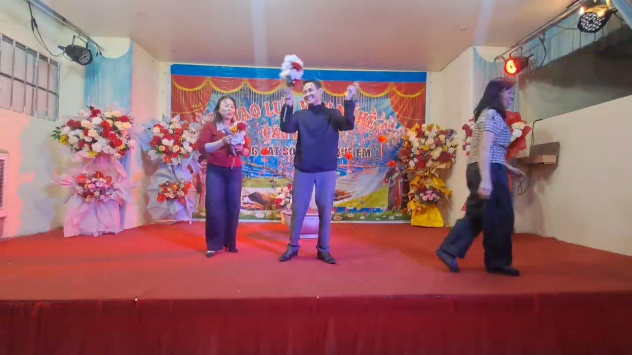 Bài hát Nắng ấm quê Hương do ca sĩ Hoàng Phúc và ca sĩ Thanh Lương trình bày 