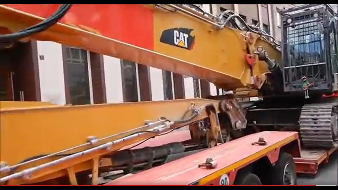 Bagger CAT 336 auf den Tieflader - Schwertransport