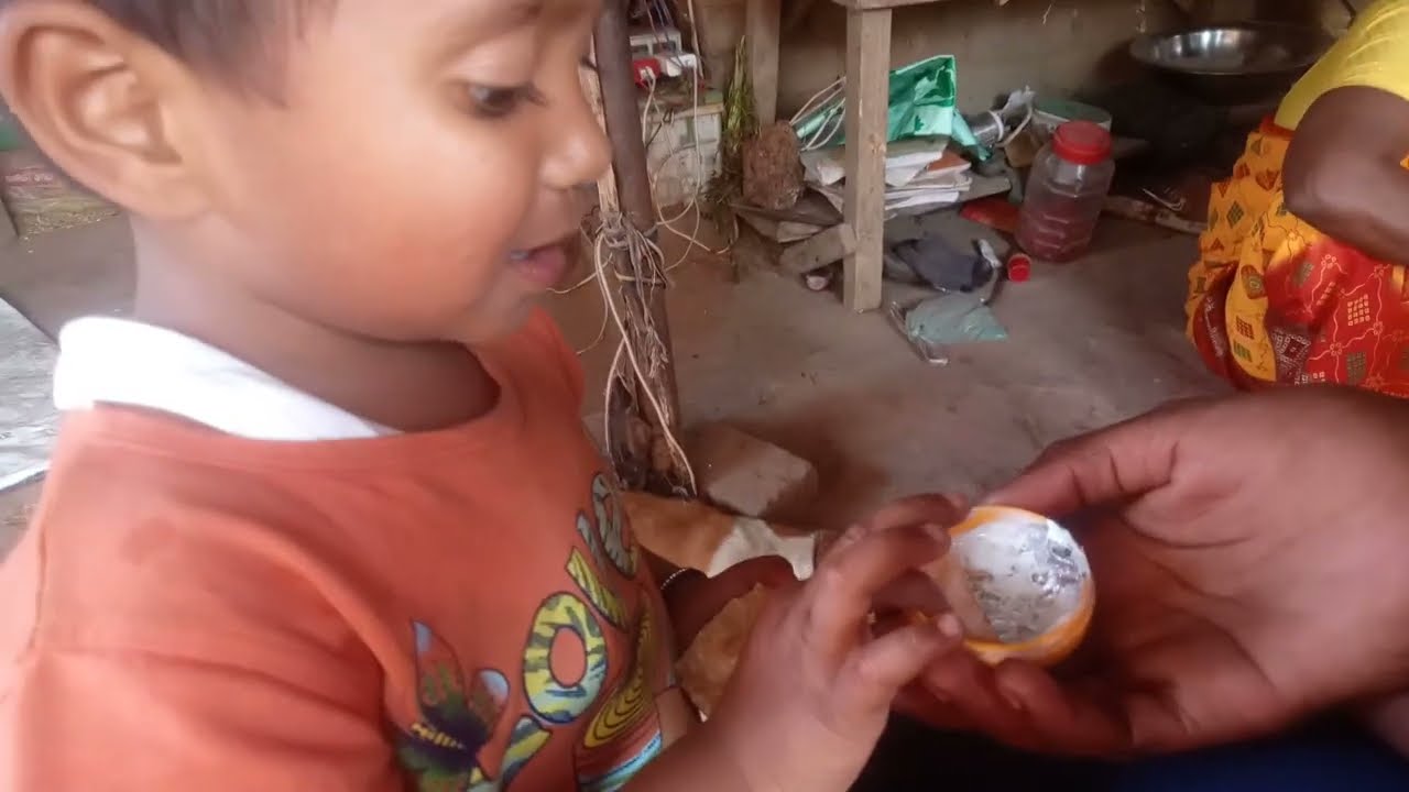 आराध्या आ गई मामा के यहां से। बहुत लड़ाई करती हैं Ravi।