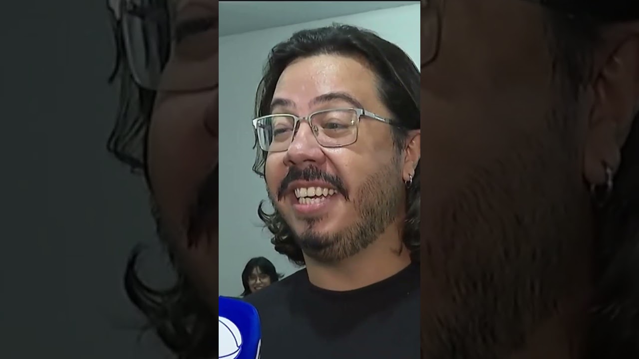 Alunos surpreendem professor com homenagem inusitada #professor #homenagem #shorts