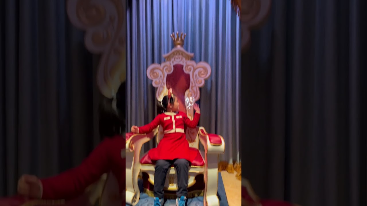 Cinderella’s queen chair at Tokyo Disney Castle