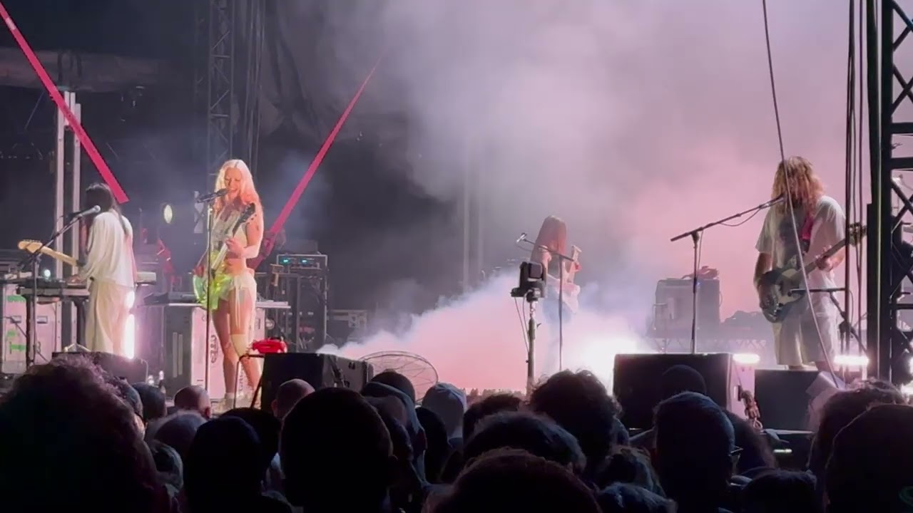Wet Leg - Supermarket - Salt Shed - Chicago - September 10th 2025