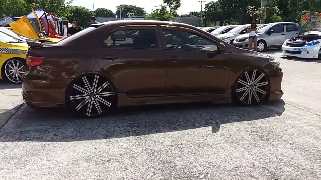 TOYOTA COROLLA MODIFICADO CON RINES 22