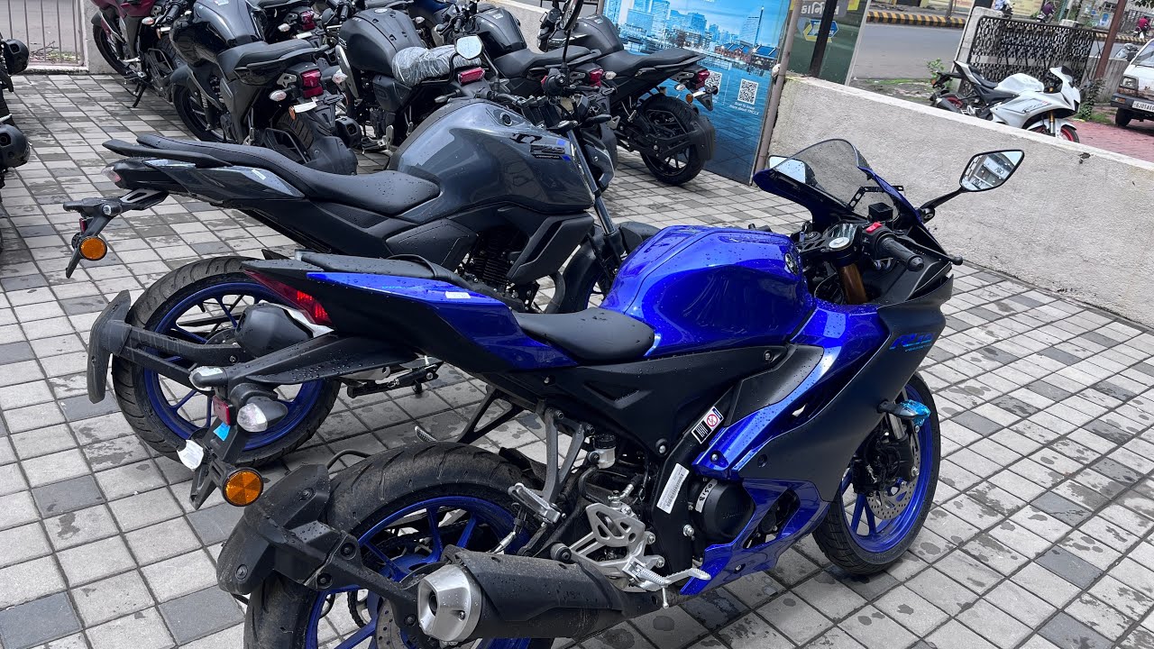 Yamaha R15 V4.0 Vs FZ-S V4.0 E20 2023 Details Comparison Review in Hindi