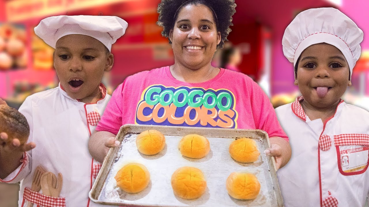 HOT CROSS BUNS! Goo Goo Gaga Pretend Play with Food and MORE