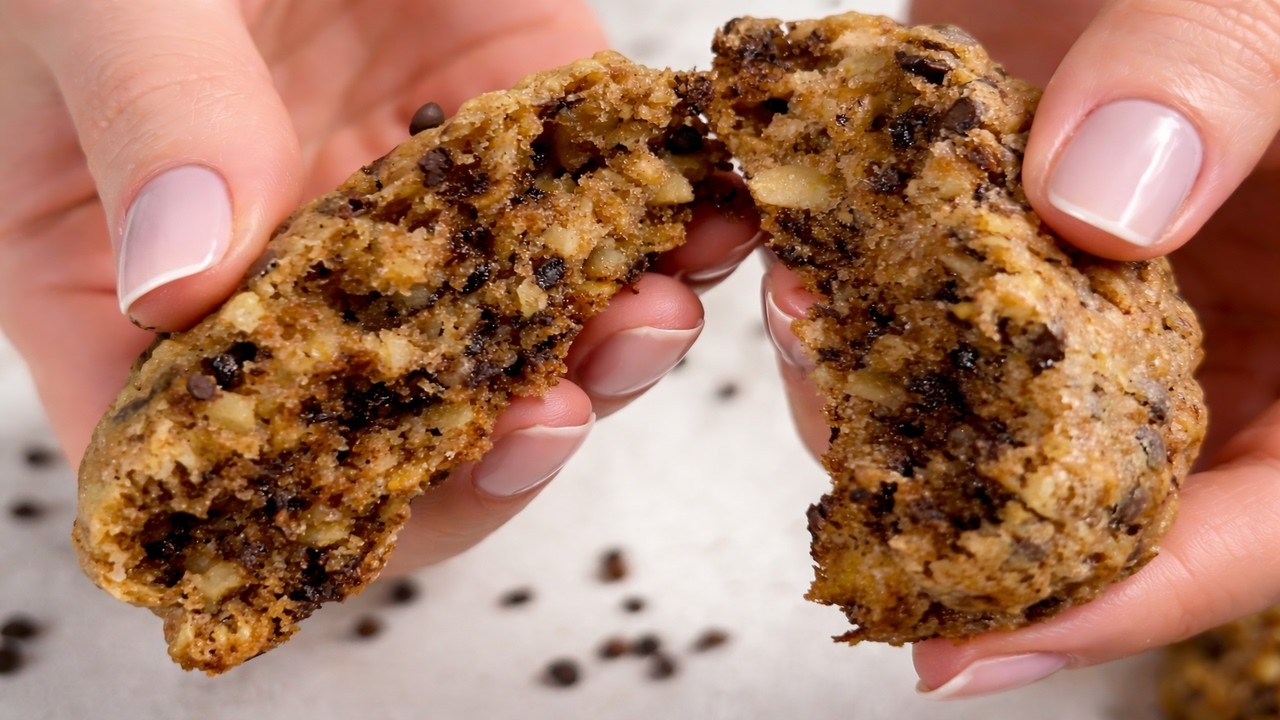 You’ll Never Guess the Secret Ingredient in These Oatmeal Cookies