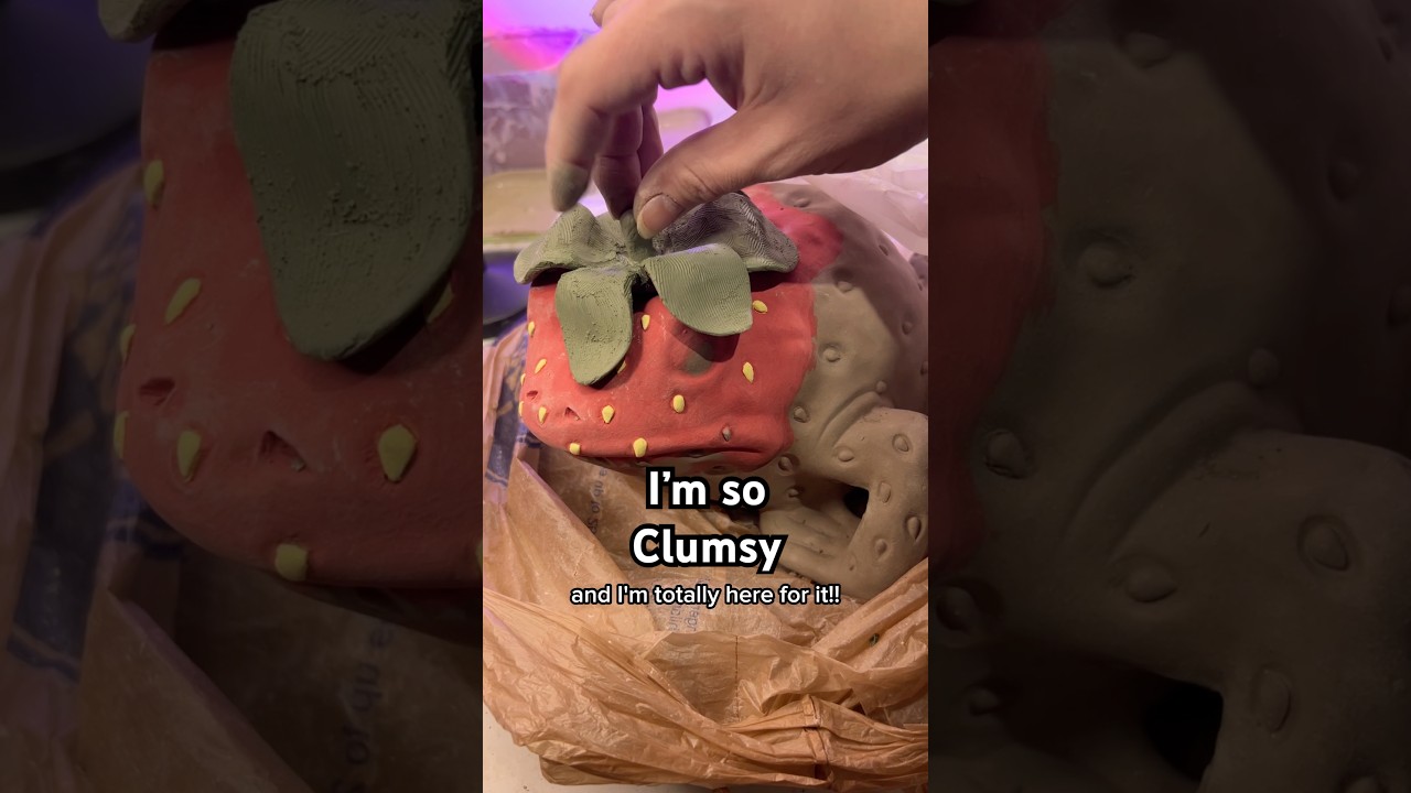 Making a hat for this frog #toad #artprocess #timelapse #clayprojects #frogcore #pottery #handmade