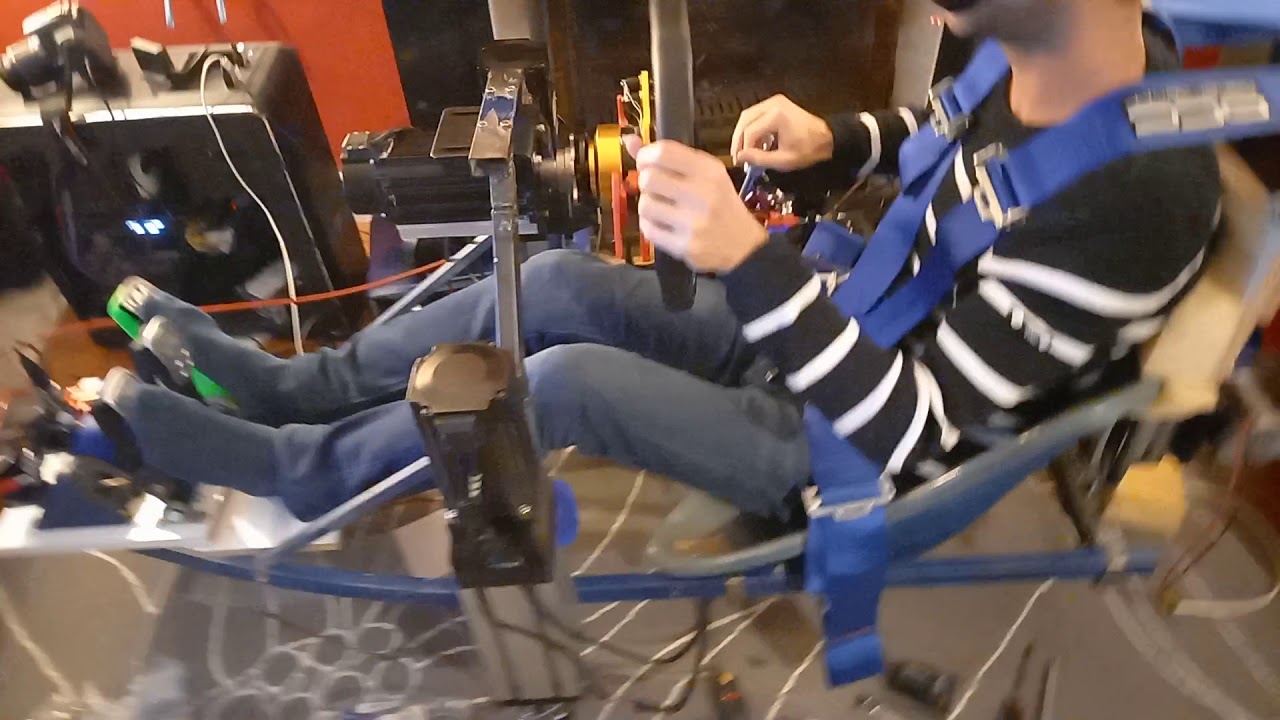 La boîte SRT en action (et les pédales, et les vérins, et le tensionneur et Iceman !)