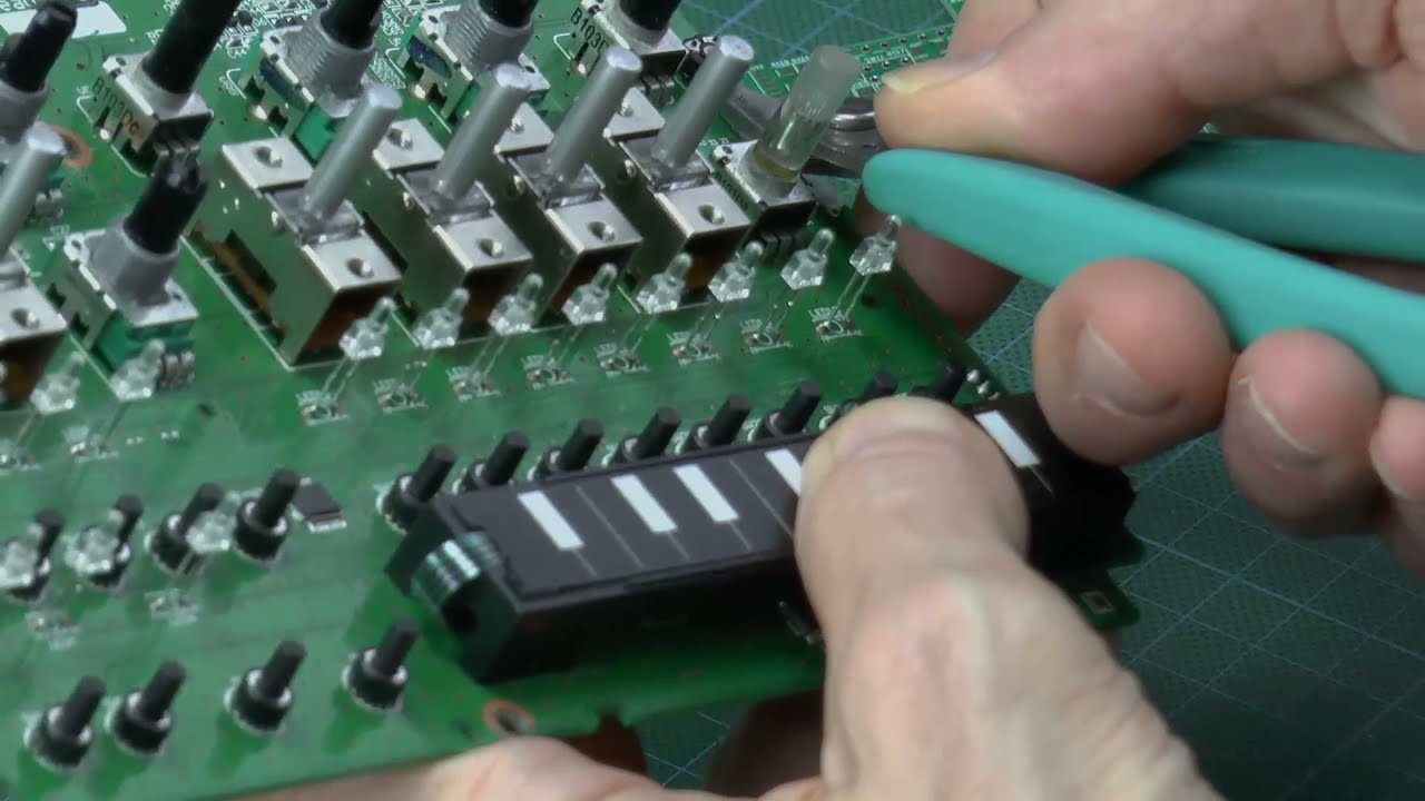 Modding the Monotribe mainboard for mad²mods install - Part 1 (1/6)