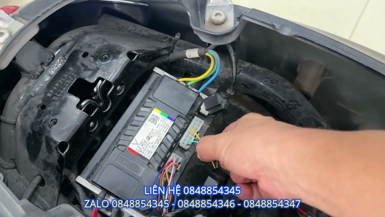 MẠCH D&Acirc;Y ĐIỆN MCU TR&Ecirc;N XE M&Aacute;Y ĐIỆN VINFAST EVO 200