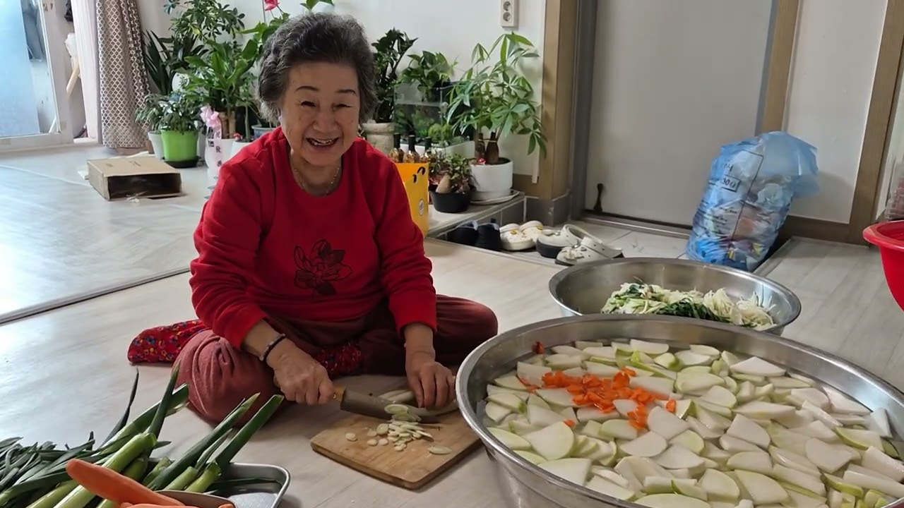 80살시골엄마 생채에 밥비벼 먹어라 잉~