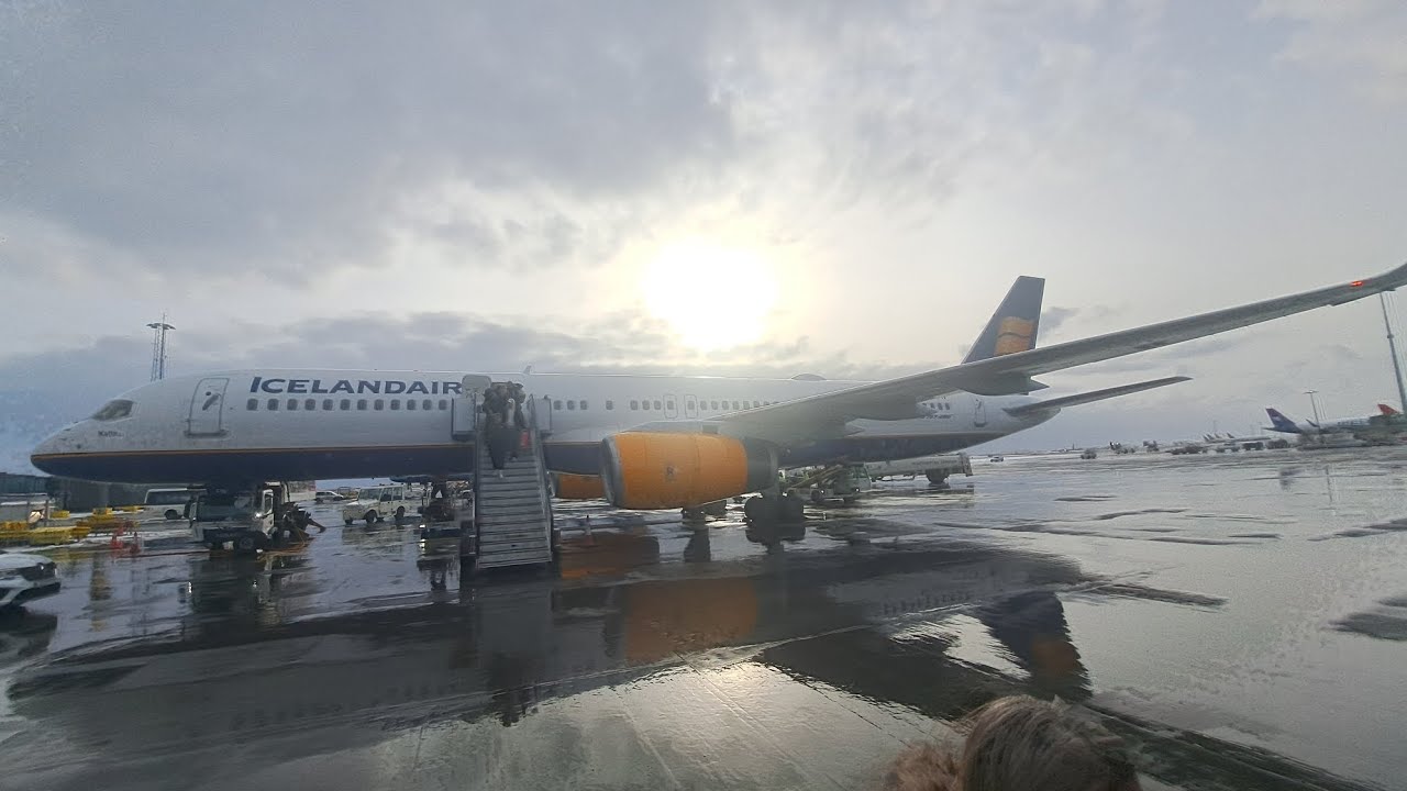 Icelandair Boeing 757-200 trip report Manchester to Keflavik (Saga premium and epic takeoff)