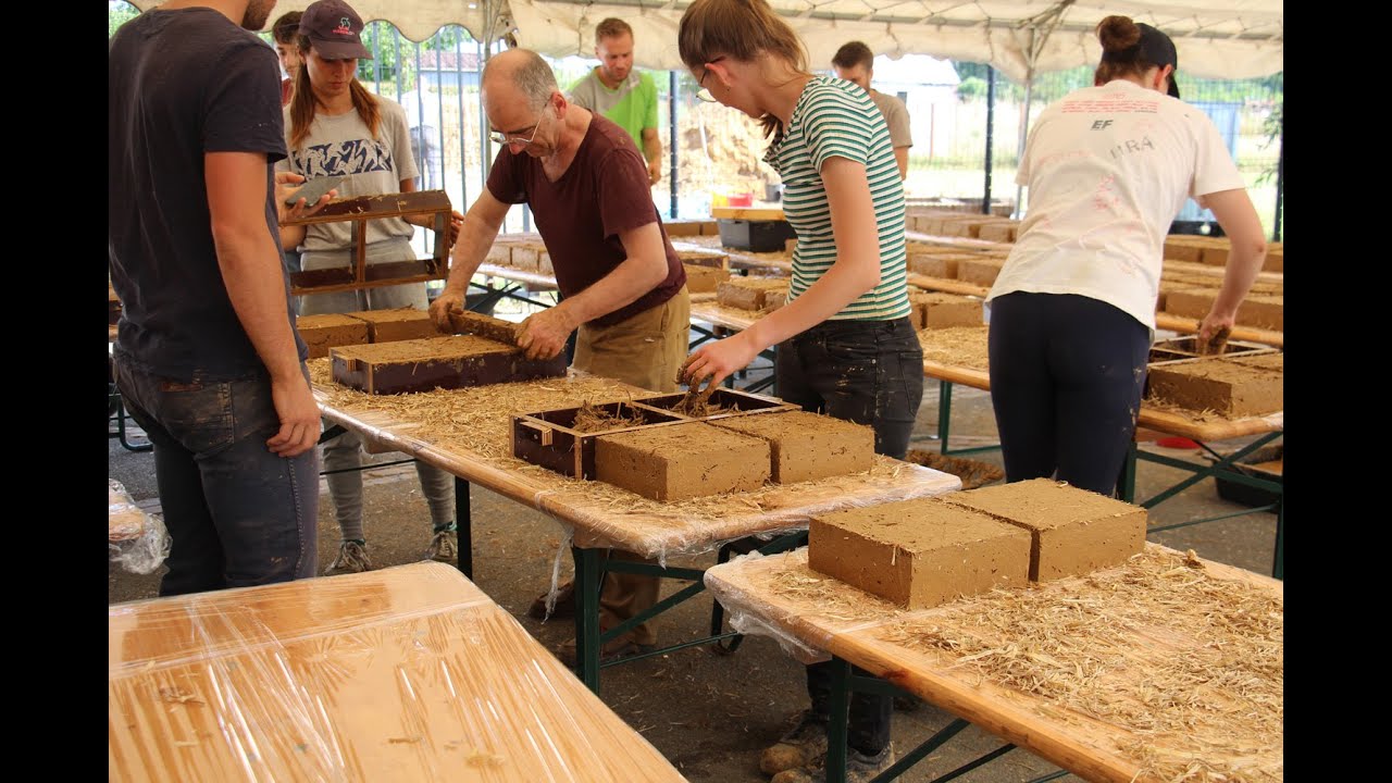 Fabrication de 4000 briques de terre crue avec la terre de site à Gommegnies