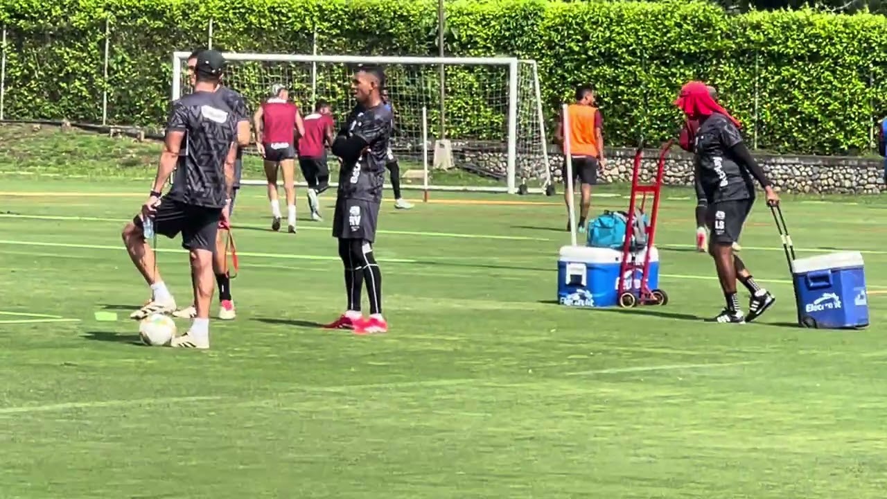 Sesión de entrenamiento previo al viaje a la ciudad de Tunja👹🔔🏟️🤝👹⚽️🎤🔔🏟️