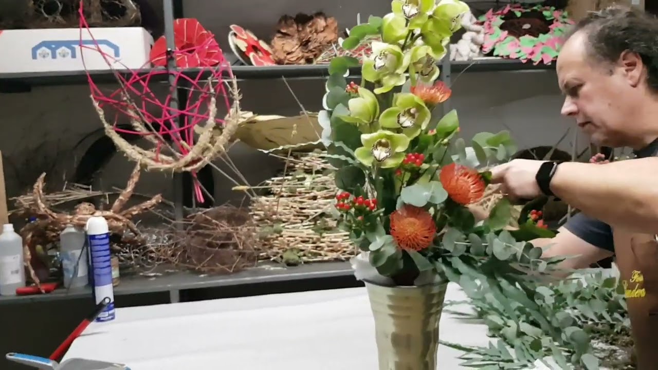 Composizione di fiori per loculi cimitero con  orchidea Cymbidium e nutan - Fiorista Bandera