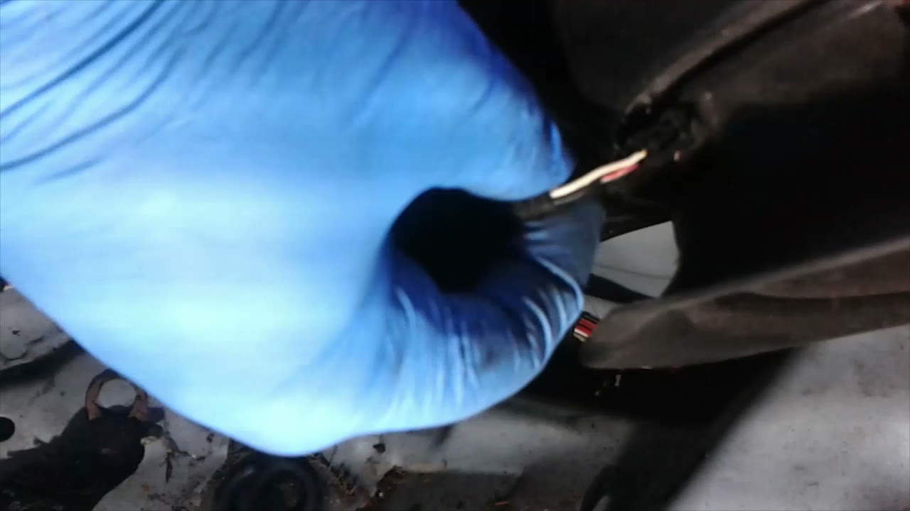 Снятие заднего стекла и откидной крышки кабриолета VW Beetle