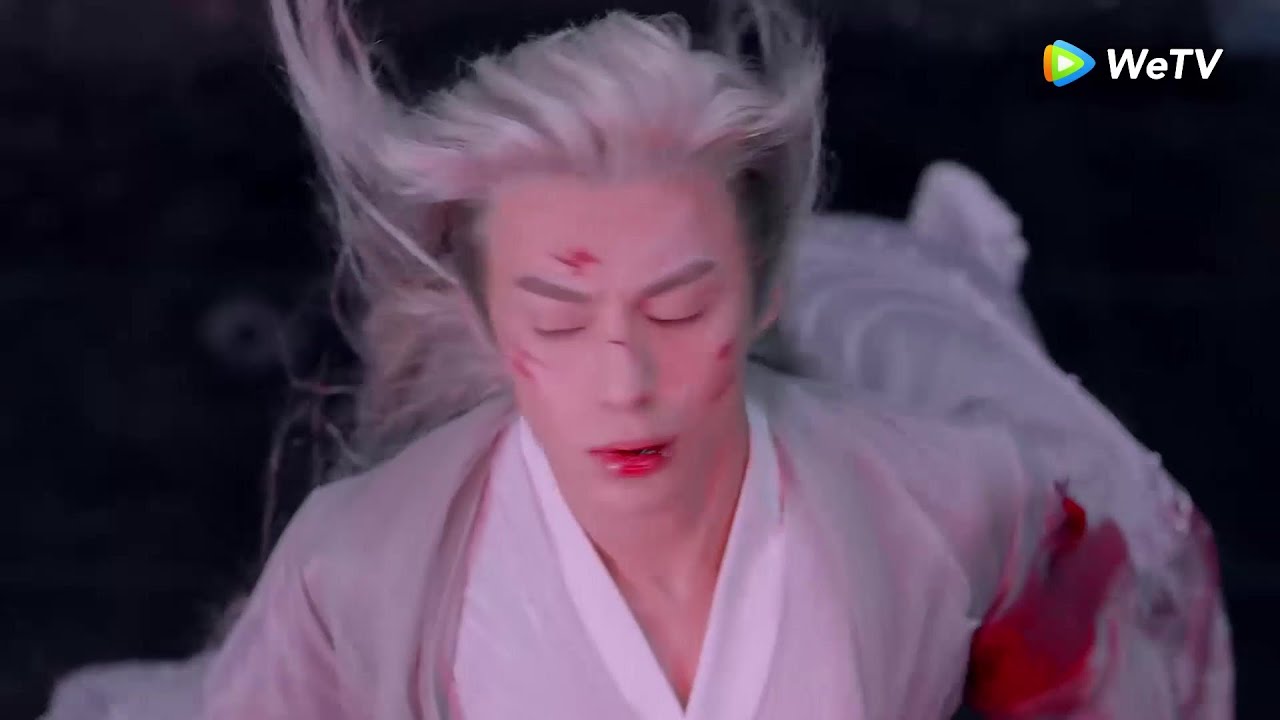 星君控制雪阡寻与龙炎大打出手，龙炎重伤差点元神湮灭！