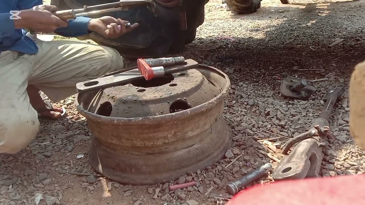 សកម្មភាពកែច្នៃក្រឡាស់ដៃអែបត្រាក់ទ័រM8540គូបូតា
