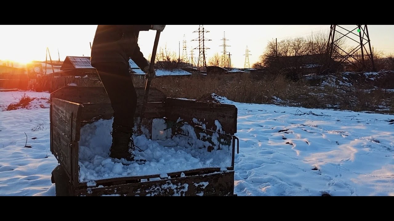 Возим снег на мотороллере Муравей, у нас выпал первый снег!