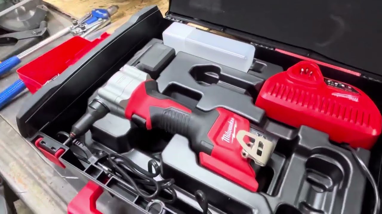 Обзор электрозаклепочника Milwaukee m 12 bprt. Приобретен в магазине Бригадир 74 , Челябинск.