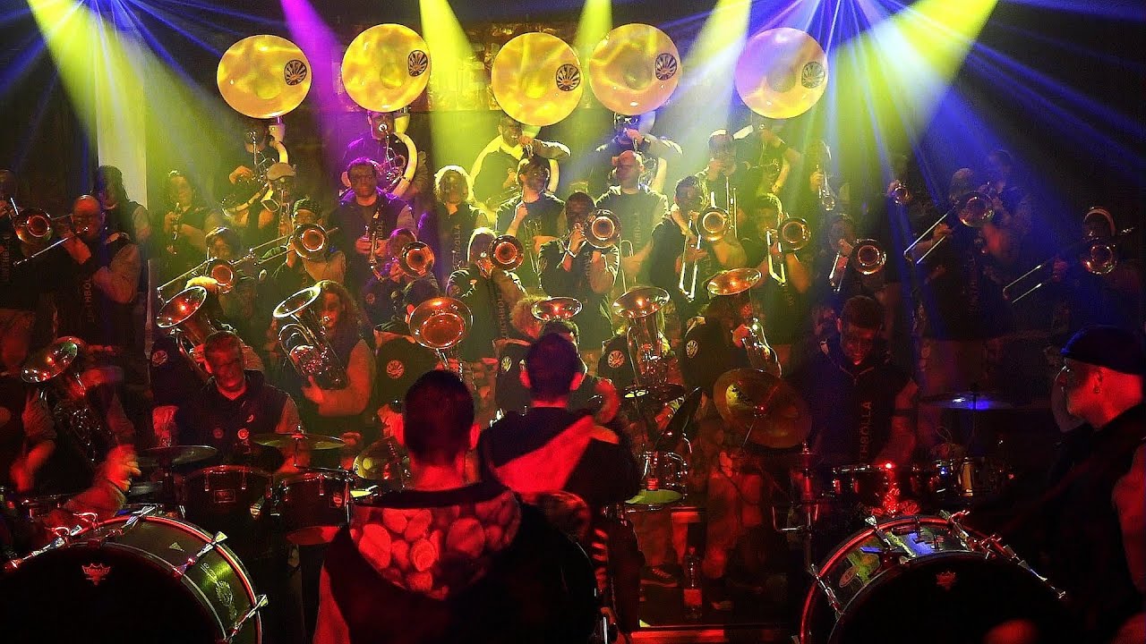 Guggenmusik Linthböllä  - Guggewahn 2016