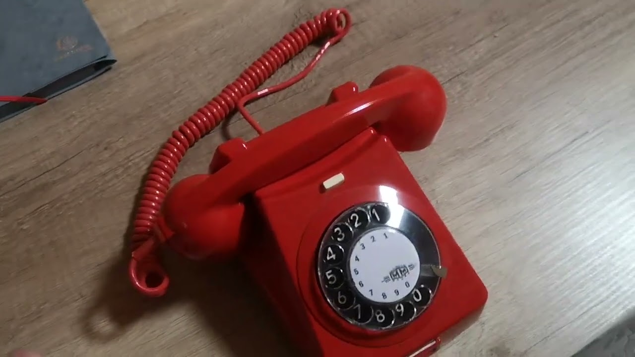 Piros telefon